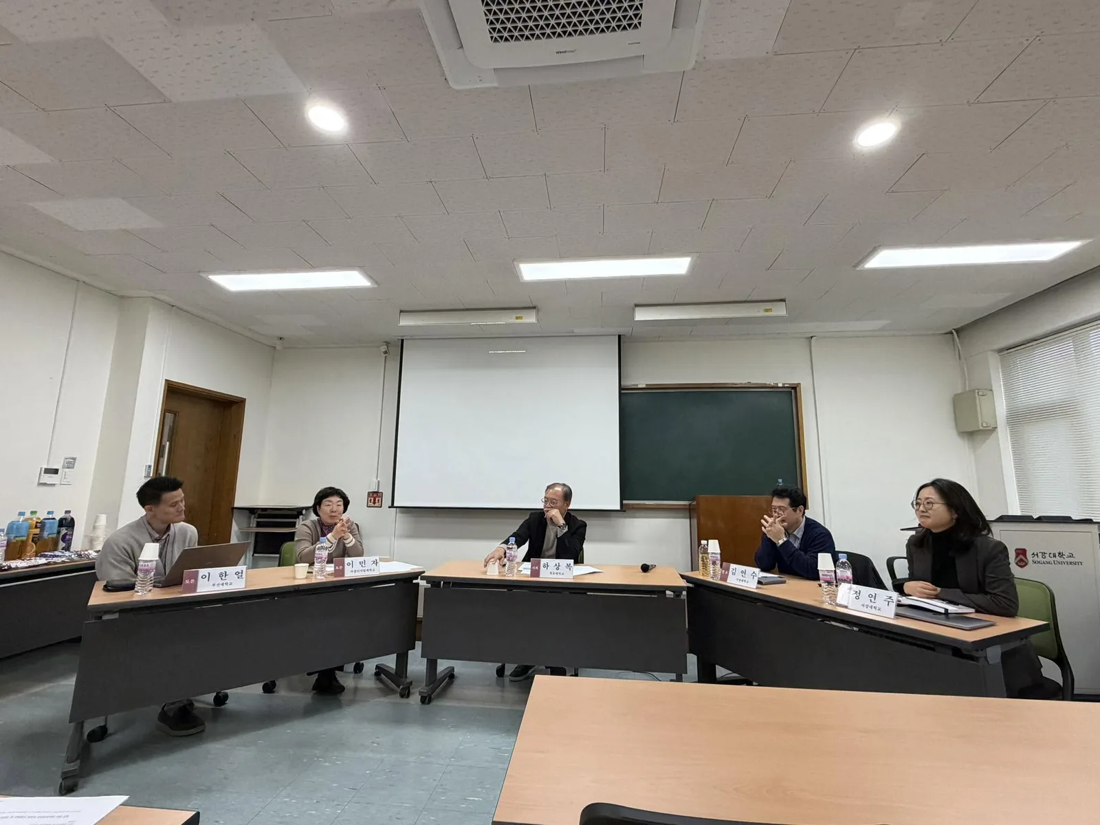 회장으로서 마지막 서강정치학회 세미나 게시물에 첨부된 사진