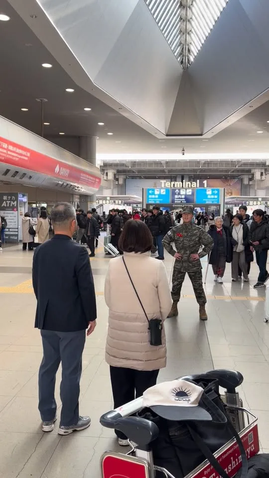 간사이 공항에서 군가를 부른 해병 게시물에 첨부된 사진
