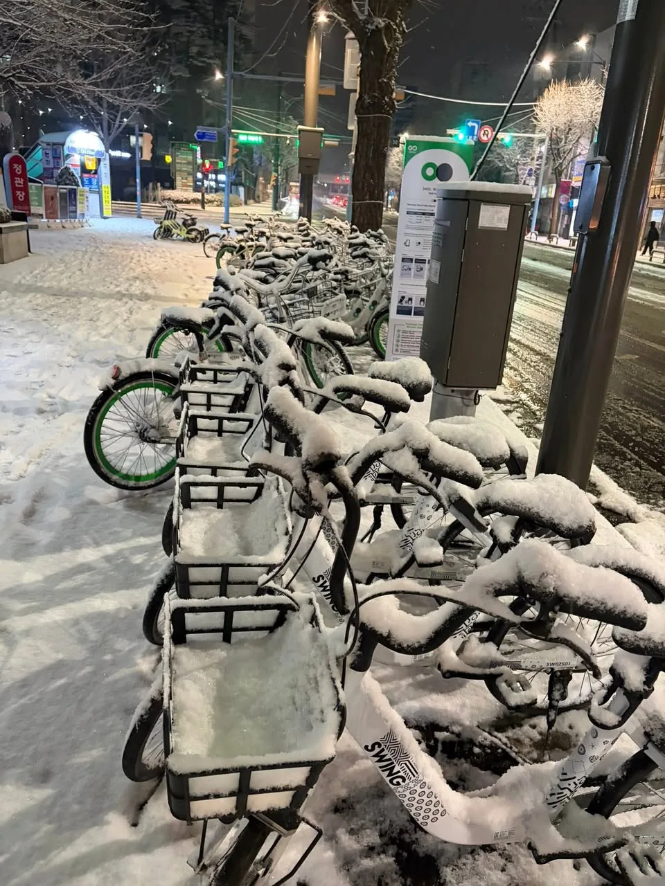 이럴 때 생각나는 샹송, Tombe La Neige 게시물에 첨부된 사진
