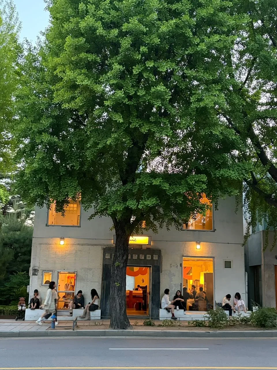 경복궁 옆 효자로의 늦은 오후 게시물에 첨부된 사진