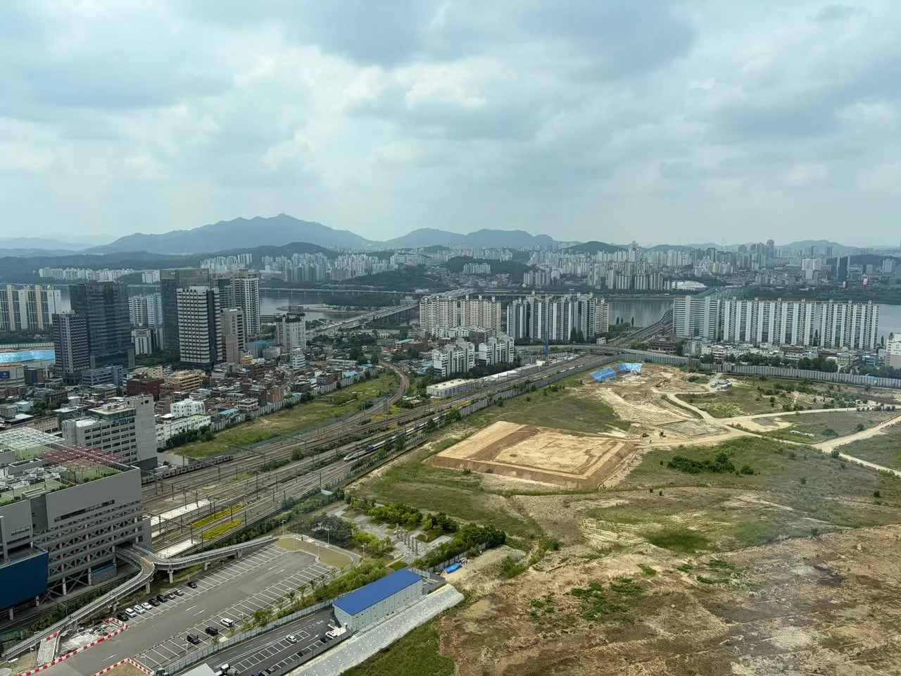 국민대 교수님들과 함께 게시물에 첨부된 사진