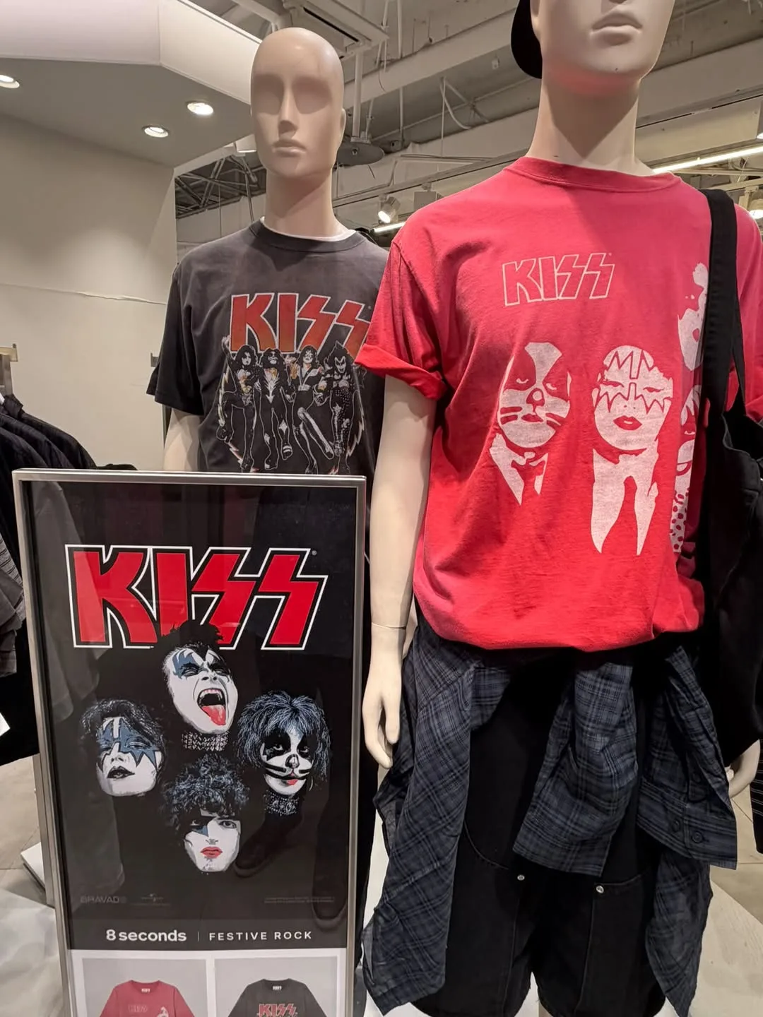 KISS 티셔츠, 하나 살까? 게시물에 첨부된 사진