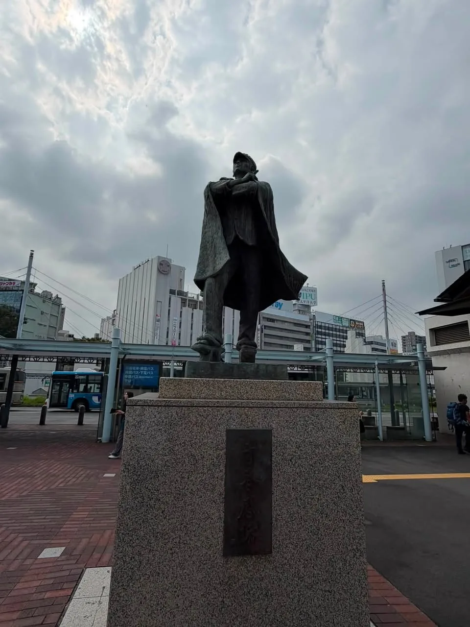 오카야마의 모모타로 동상과 기비국 전설 게시물에 첨부된 사진